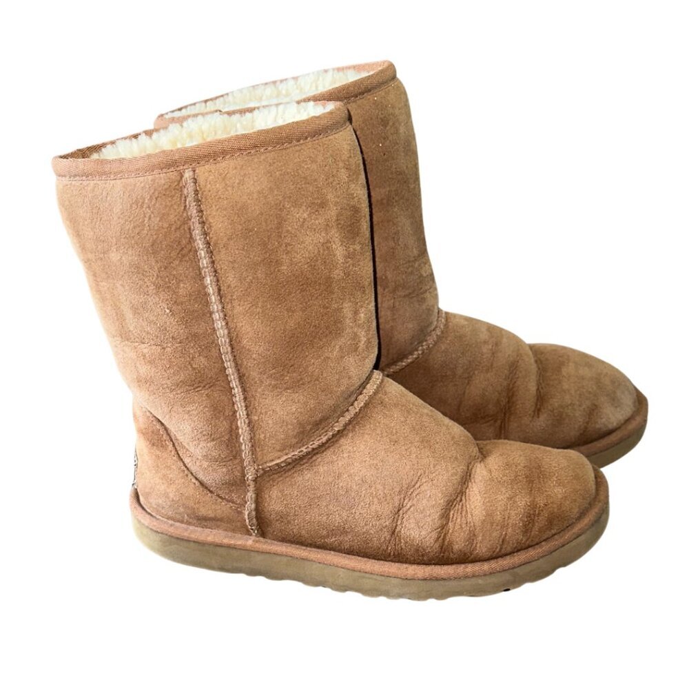 Brown Women's Short UGG Boots Size 7 Sherpa Lining Tan
